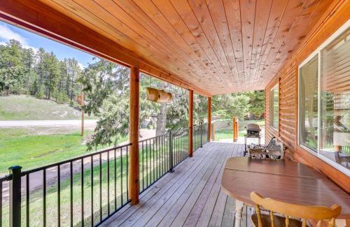 Deadwood House | Pets Welcome Cozy Cabin with Deck in Deadwood!