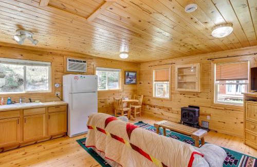Deadwood House | Pets Welcome Cozy Cabin with Deck in Deadwood!