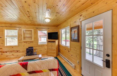Deadwood House | Pets Welcome Cozy Cabin with Deck in Deadwood!