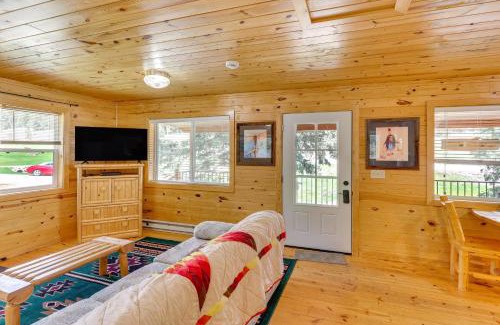 Deadwood House | Pets Welcome Cozy Cabin with Deck in Deadwood!