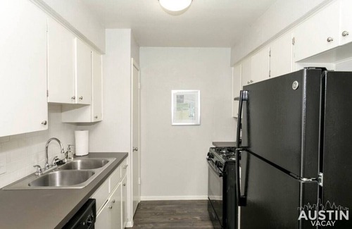 Zilker Apartment | Pets Welcome! Great Space + Backyard Near Zilker