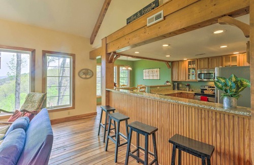 Mountain Air Condo | Pets Welcome: Quaint Blue Ridge Mountain Getaway!