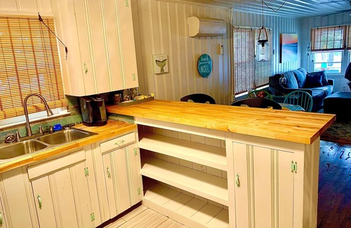 Crescent Beach Cottage | Pets ❤️ Welcome Renovated Modern Rustic Beach Cottage Dwnstrs with 🌊 Ocean View
