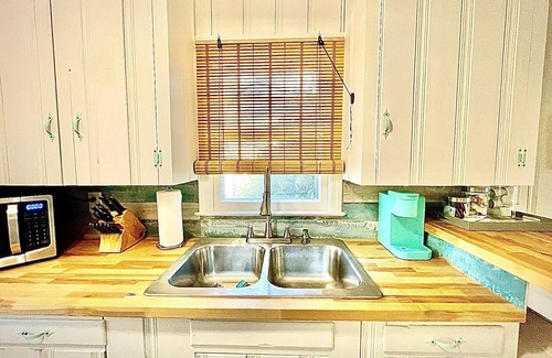 Crescent Beach Cottage | Pets ❤️ Welcome Renovated Modern Rustic Beach Cottage Upstairs w/🌊 Ocean View