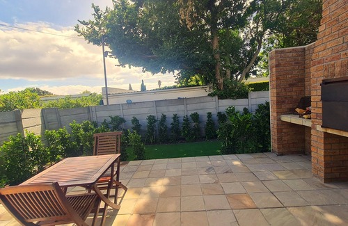 Lakeside Apartment | Petunia - Self-catering Queen Unit