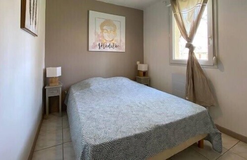 Gramat House | Peuplier, holiday home in residence with swimming pool