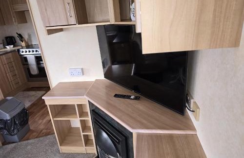 Chapel Saint Leonards Apartment | PG69 Golden Palm 8 Berth Caravan with Decking