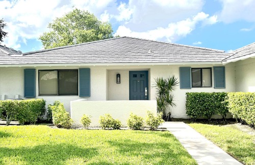 Hunt Club Cottage | PGAVacay! A Golfer's Dream and R&R Paradise tucked away in PGA National!