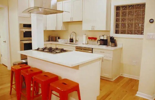 Bloomfield House | PGH Jewel - Modern All New 5B/5B, Near Downtown, Private Parking