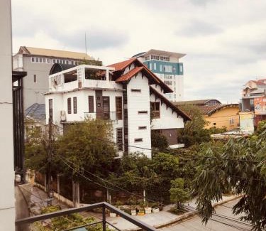 Hue Hotel | Phòng một giường, có ban công, chổ đậu xe ô tô - Kenpia Homestay