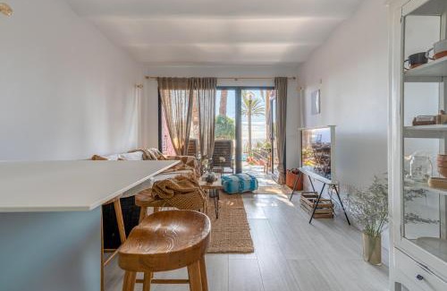 Playa del Aguila Apartment | PHARUS retro beach home New Heated Pool