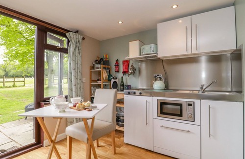 Wimborne Cottage | PHEASANT LODGE, romantic, with hot tub in Wimborne Minster