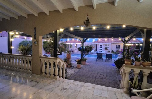 Alto Vista House | Phenomenal 2-bedroom house with AC in Noord