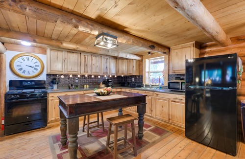 Philipsburg Cabin | Philipsburg Log Cabin - Direct Bike Park Access!
