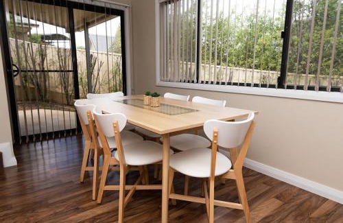 Bletchington House | Phillip Villa, Modern & Fresh, Close to Town, Free Wifi
