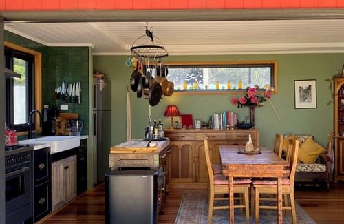 Mallacoota Cottage | Phoenix Cottage Bastion Point