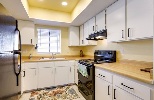 Lake Biltmore Village Condo | Phoenix Home: Pool, Hot Tub & Near Spring Training