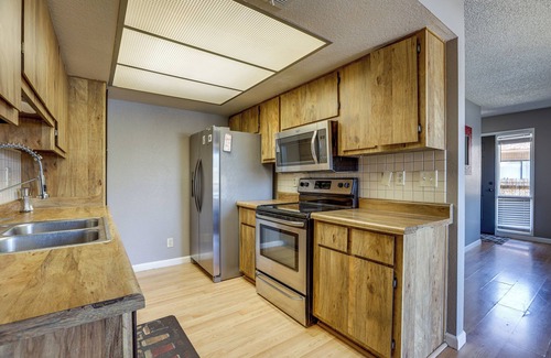 Maryvale Condo | Phoenix Home w/ Pool Access, 8 Mi to Downtown