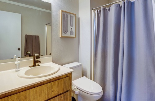 Maryvale Condo | Phoenix Home w/ Pool Access, 8 Mi to Downtown