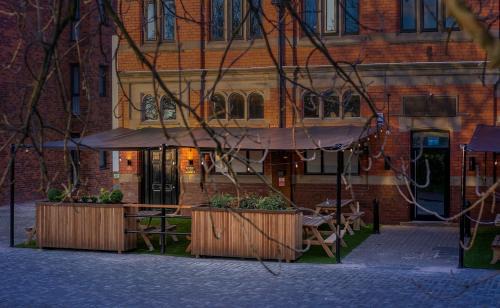 Kirkdale Hotel | Phoenix Hotel Liverpool