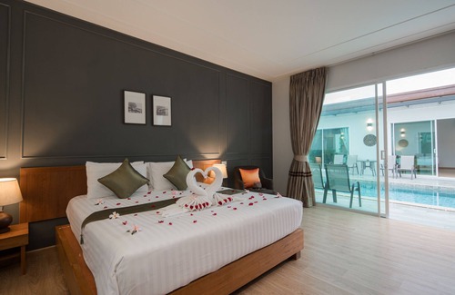Nai Harn Hotel | Phuket La Siesta