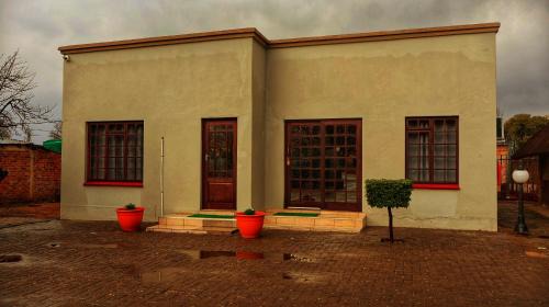 Trompsburg House | Phumelela Guesthouse