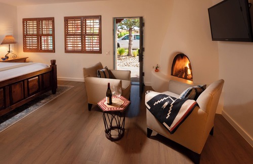 Downtown Santa Fe Hotel | Piñon Court By La Fonda