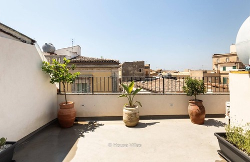 Noto Historic Centre Apartment | Piano Alto House in Noto