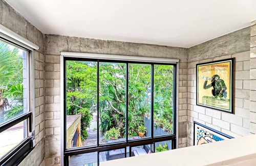 Hendricks and Venice Isles Apartment | Piano House on the Water