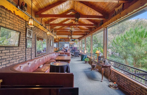 Kernville Hotel | Piazza's Pine Cone Inn