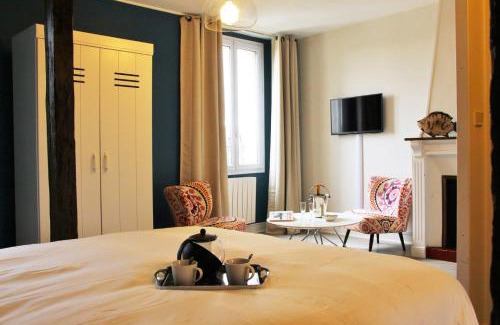 Chartres Apartment | Picassiette
