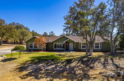 Coarsegold House | Picayune Retreat: Spa/EV/Play-structure/Pet-loving/Games and more'