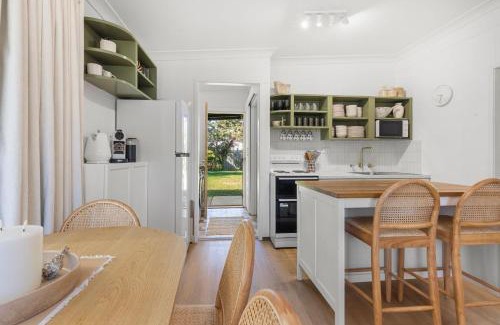 Callala Beach House | Piccolo Cottage - Firepit - 4 Mins Walk to Beach
