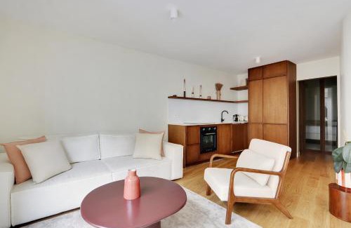 Quartier de l'Ecole-Militaire Apartment | Pick A Flat's Apartment in Saint-Germain - Rue de Sèvres