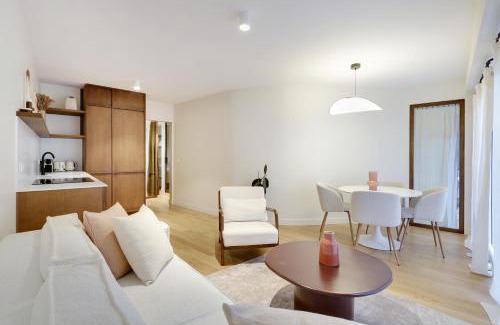 Quartier de l'Ecole-Militaire Apartment | Pick A Flat's Apartment in Saint-Germain - Rue de Sèvres