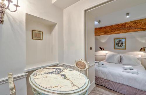 Saint-Thomas-d'Aquin Apartment | Pick A Flat's Apartments in Saint Germain - Paul-Louis Courier