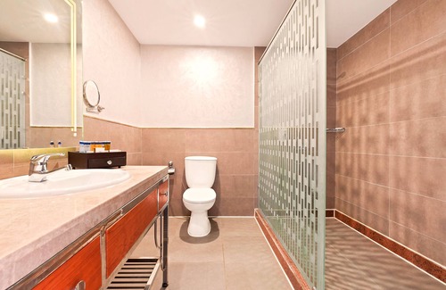 Village Road Resort | Pickalbatros Alf Leila Wa Leila Resort - Neverland Hurghada