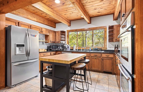 Clarkesville House | Pickelball/Hot tub - Family Entertainment - 5br