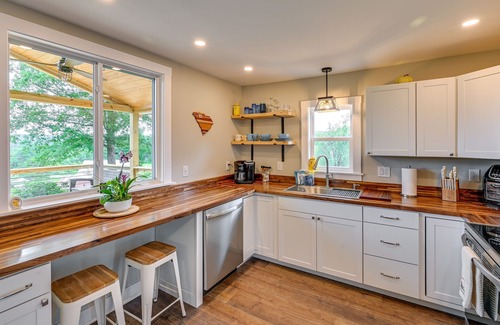 Pickens Cottage | Pickens Cottage ~ 5 Mi to Table Rock State Park!