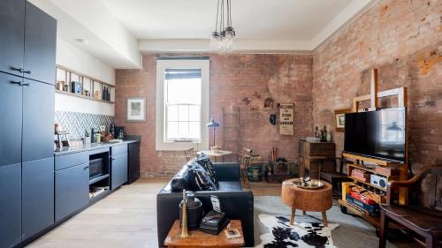 Covington Apartment | Pickle Factory - Cigars and Bourbon Rustic One Bedroom