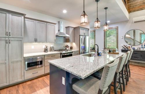 Glenville House | Pickleball and Trails Dog-Friendly Glenville Escape