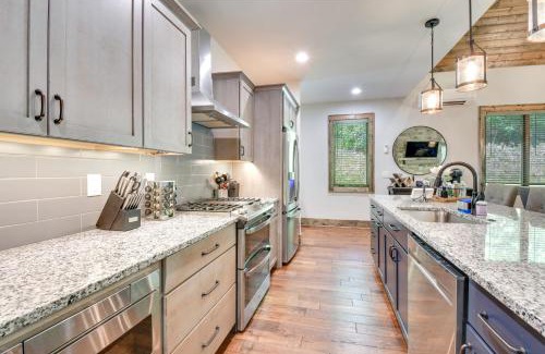 Glenville House | Pickleball and Trails Dog-Friendly Glenville Escape