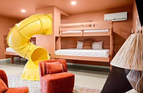 Glendale House | Pickleball & Mini Golf Karaoke Game Room