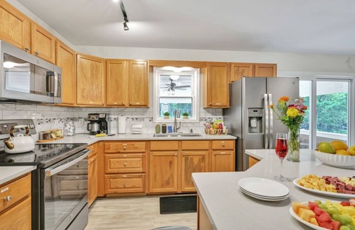 Briar Crest Woods House | *Pickleball~No-step accesss~Hot tub~Firepit~BBQ