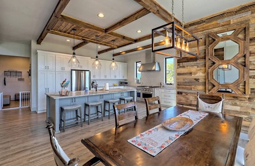Young Harris House | Pickleball Paradise Resort - by Chatuge Home Concierge Tennis/pickleball court, hot tub, firepit, Basketball , ping pong