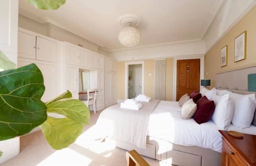 Borth House | Picton House, Borth. Luxury 7 Bedroom Beachfront Home. Sleeps 14