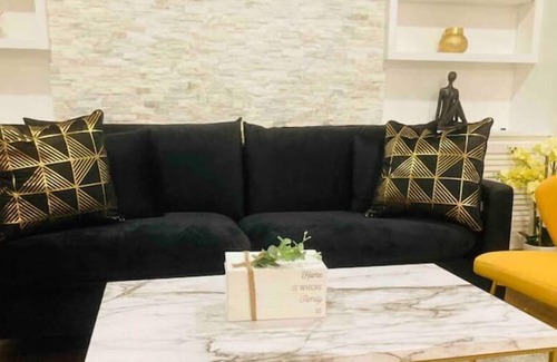 Detroit House | Picture perfect Bachelorette Pad