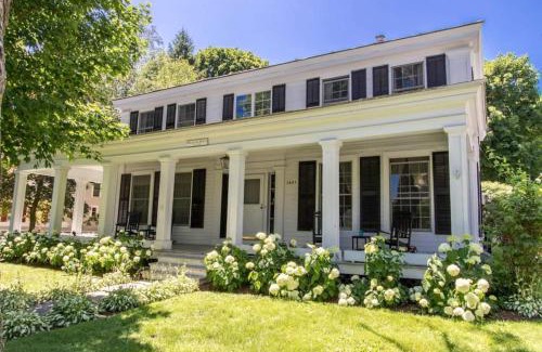 Manchester House | Picture Postcard Mansion In Manchester Village