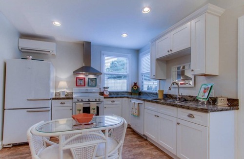 Flamingo Parks Cottage | Picture Renting This Beautiful 4 Bedroom Cottage in West Palm Beach, West Palm Beach Cottage 1856