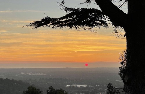 Upper Ferntree Gully House | Picturesque home away from home, in the hills. Escape to nature!